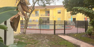 Nice 1/1 apartment  - move in now no rent till January Gallery 8