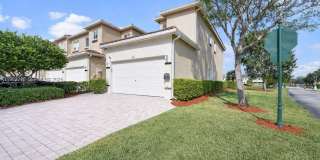 2467 SE 19th St Gallery 33