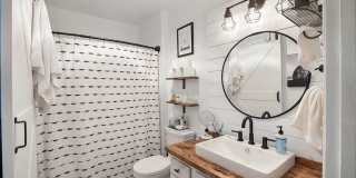 Modern 2 Bed, 1 Bath Condo near Dishman Hills! Gallery 12