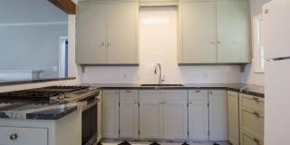 3 Bed | 1 Bath | Mid Town | $1400 Gallery 10