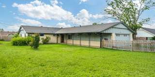 Charming 4-Bedroom Home with Spacious Yard in Rogers Charming 4-Bedroom Home with Spacious Yard in Rogers Gallery 1