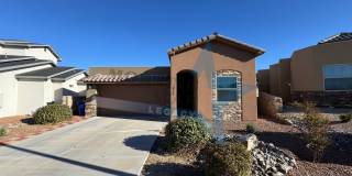 Beautifully maintained 3 bedroom with SOLAR! Gallery 1