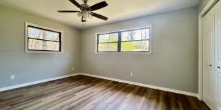 Cozy 2-Bedroom, 1.5 -Bathroom Home! Plus Car Porch! Gallery 10