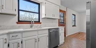 517 Randall Street Gallery 11