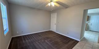502 Oakwood Court Gallery 3