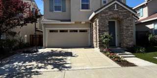 Luxurious 4 Bedroom 2.5 Bath Home. Gallery 1