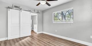 Remodeled 2/2 Waterfront Condo Gallery 16