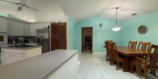 Beautiful 3 bedroom 2.5 bathroom pool home Gallery 10
