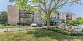 12 Oaks at Elk Grove Gallery 1