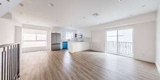 Massive Luxury 4 Beds with 2-3 Parking Spots Gallery 25