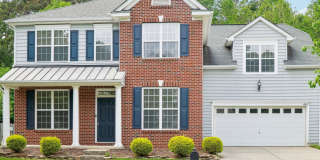 Nice 4 bedroom home with fenced yard Gallery 1