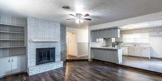 Centrally Located 3 bedroom 2 bathroom house! Gallery 1