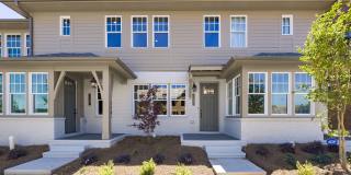 1109 WINDSOR SQUARE Gallery 1
