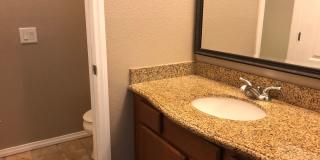 Super Cute and Close to Lake! Ready for Immediate move in! Gallery 9