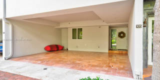 1000 Venetian Way Gallery 11