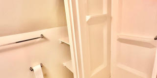 Spacious 6 bedroom 3.5 bath Tudor Townhouse w/Deck close to Georgetown University & Hospital Gallery 39