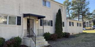 Adorable 2 Bedroom Convenient to UNCG  Downtown Greensboro Gallery 1