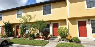 2br 2.5ba UPDATED home in Hidden Oaks, Winter Park!!! Kitchen UPDATED, Tile Floor downstairs, Community pool. Gallery 1