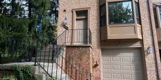 LUXURY END UNIT TOWNHOUSE Gallery 1