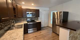 Updated 3BR w/ Hardwood Floors, Walk-In Shower & Stainless Steel Kitchen Gallery 4