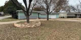 3 bed 2 bath Home with Pool! Gallery 3
