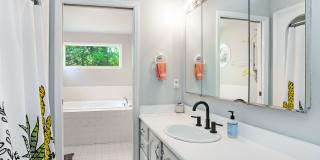 Fully Furnished Coastal Retreat Near Wrightsville Beach in Desirable Masonboro Neighborhood Gallery 20