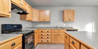 4 Bedroom 2.5 Bath Townhome near Centennial Park! Fenced Yard! Gallery 10