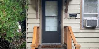 1 bedroom duplex close to Dillons Gallery 1