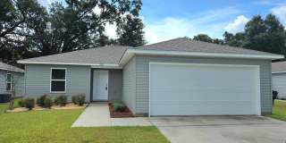 Charming 3-Bedroom Home - Spacious Backyard Gallery 1