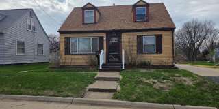 3 Bedroom 2 Bath house in Bettendorf Gallery 1