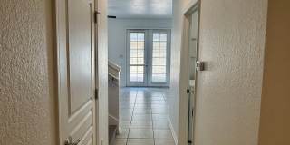 Lake Sawyer - Luxury 3/2.5 Condo Gallery 7