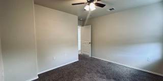 Open design in Northeast Crossing on large CORNER LOT! 3 bedrooms + study/2.5 baths/game room/2-car garage Gallery 29