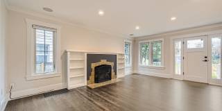 Beautiful Remodeled House with Fenced Yard in Maple Leaf Gallery 14