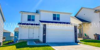 4 Bedroom 3.5 bathrooms with a walkout finished basement in Norwalk Gallery 1