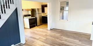 Cozy 2–3 Bedroom, 1 Bath Home with Garage & Sunroom Gallery 5