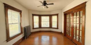 Charming 3-Bedroom Apartment in a Prime Location Gallery 1