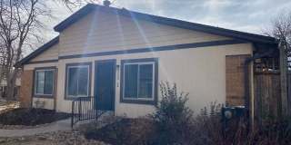 Spacious Aurora Townhome Gallery 17