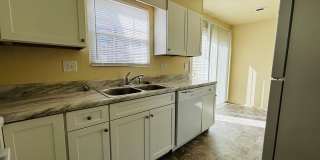 2 Bedroom, 1.5 Bath Townhouse Gallery 17