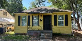 Nice 4 bedroom/1 bath house with Oven & Refrigerator! Nice 4 bedroom/1 bath house with Oven & Refrigerator! Gallery 1