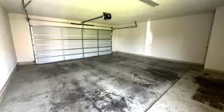 4 Bed House - North of UT Campus Gallery 23