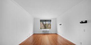 141 Great Neck Road Gallery 28