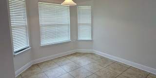Spacious 4-Bedroom Home - Great Location Gallery 5