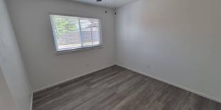 4815 8th Street Gallery 25