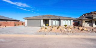 4 bedroom 2 Bath Home in Desert Edge Cove - RV parking! Gallery 1