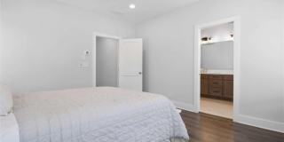 2443 Sycamore Road Gallery 21
