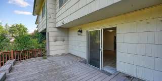 NW Vancouver Condo with Detached Garage & Dedicated Parking Gallery 28