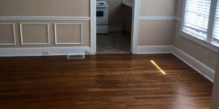 Move In Special 1/2 off first full month -2 Bedroom 1.5 Bathroom Duplex Gallery 1