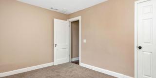 1377 Northwest Blvd - Apt B Gallery 15