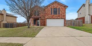 Spacious 2-Story with Loft, Fireplace & Covered Patio Gallery 1