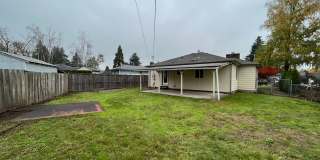 Charming 2 Bed 1 Ba House in Gladstone - Garage, Washer and Dryer, Landscaping Including! Gallery 25